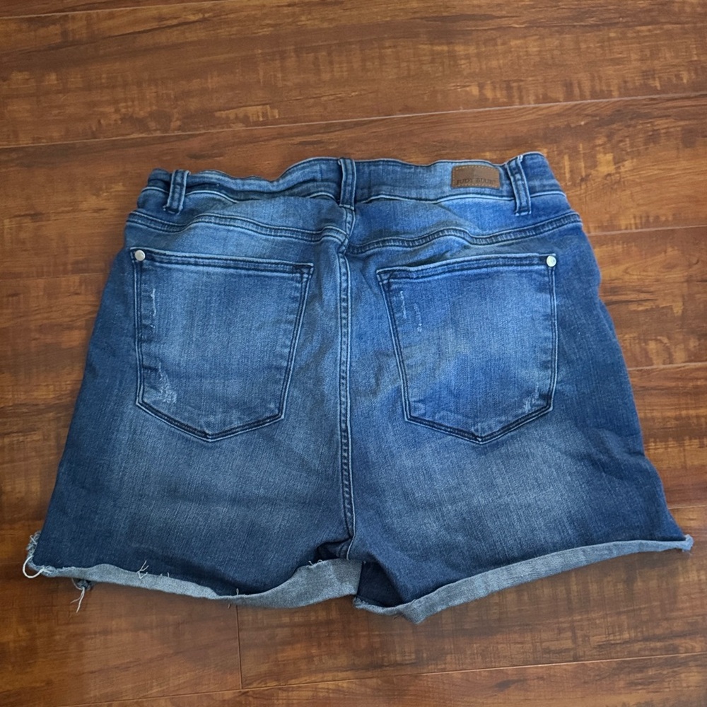 Judy Blue Medium Wash Rolled Hem Denim Shorts - Picture 3 of 3